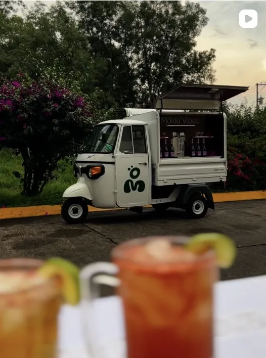 Reel de Mökki Coffee Bar: Barra móvil Mökki Vibes con bebidas