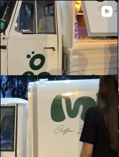 Reel de Mökki Coffee Bar: Detalle de la barra móvil con el logotipo de Mökki